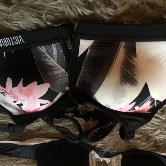 Victoria’s Secret Knockout Front Close Sports Bra - Picture 3 of 3